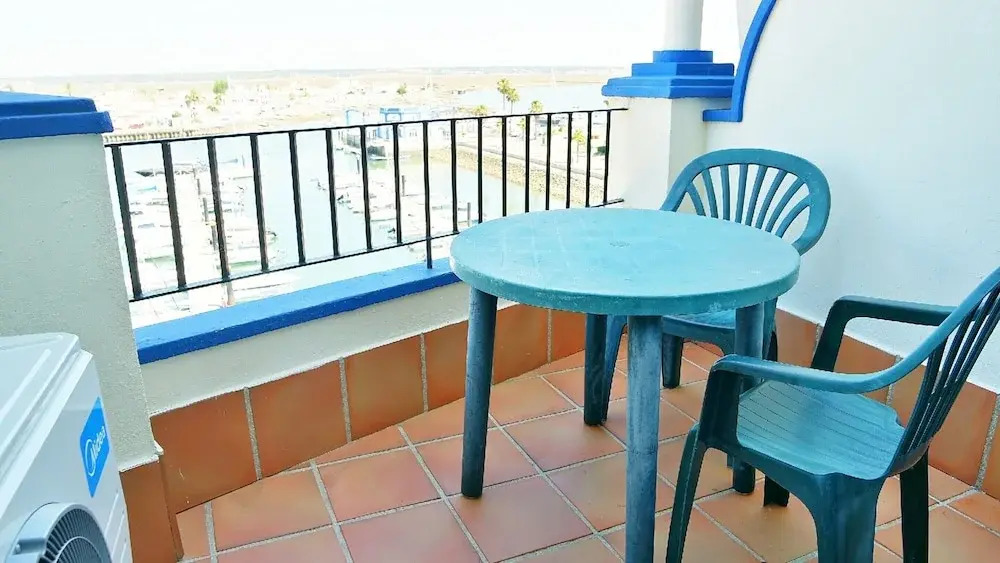 Apartment Near Shops and Sea