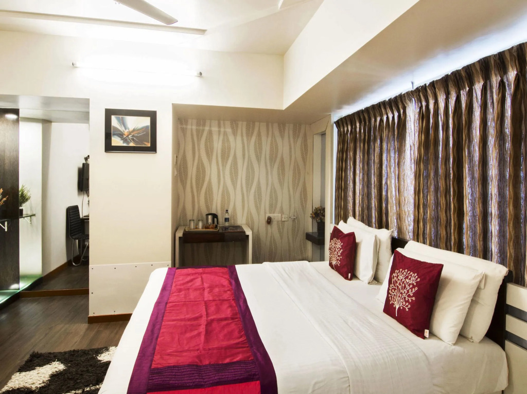 OYO Premium 091 Vile Parle East
