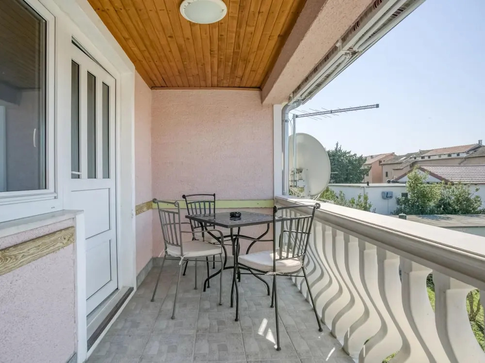 Lovely Apartment in Pirovac With Balcony