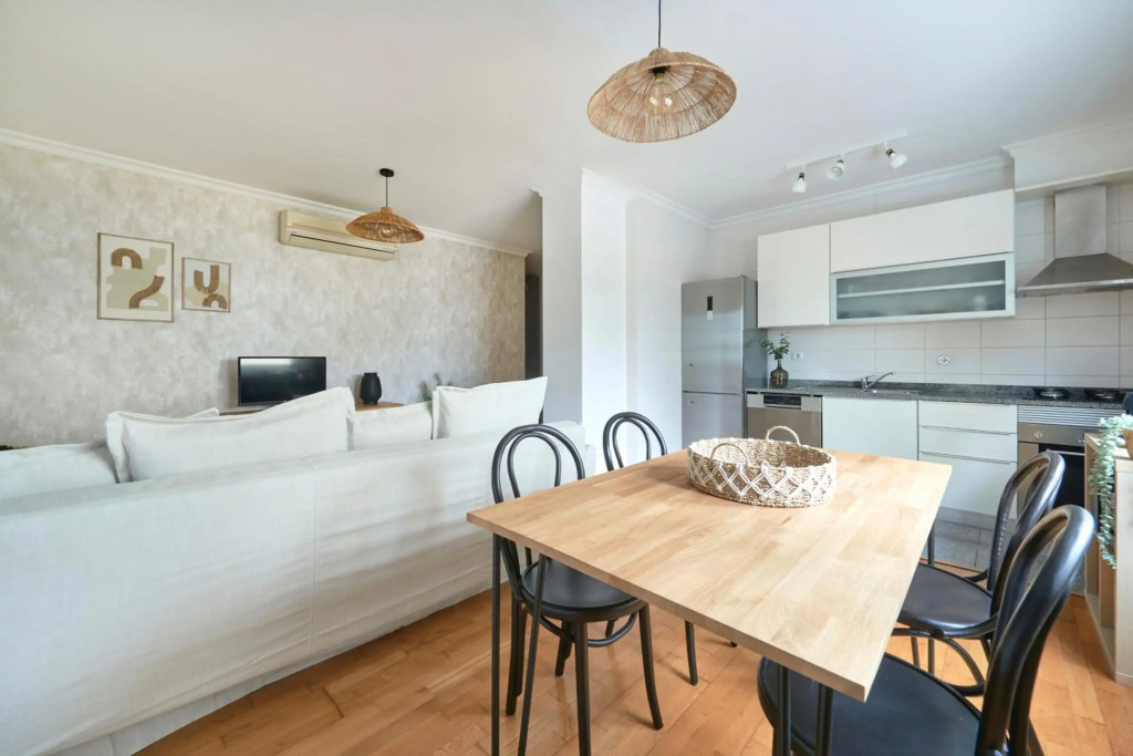 Apartment with Private Terrace & Car Garage
