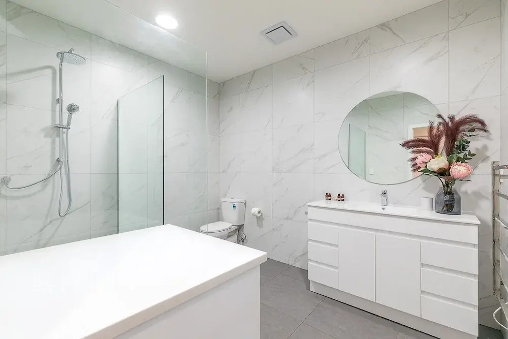 Zodiak Central 2 BR Apt Free Parking Gym