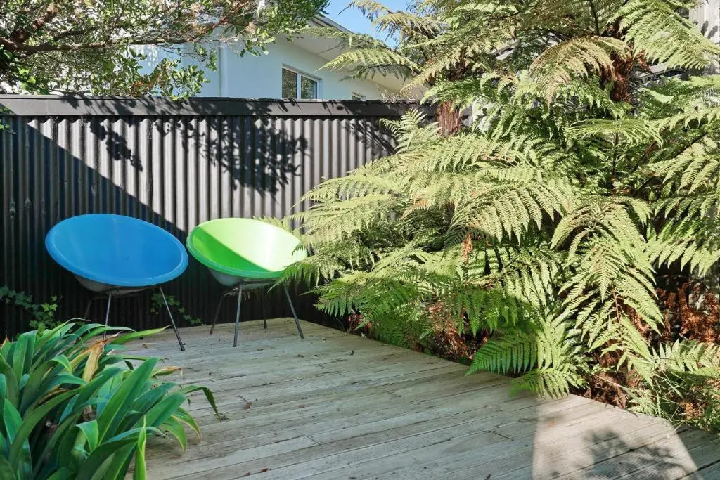 Christchurch - Art space, sea views, private