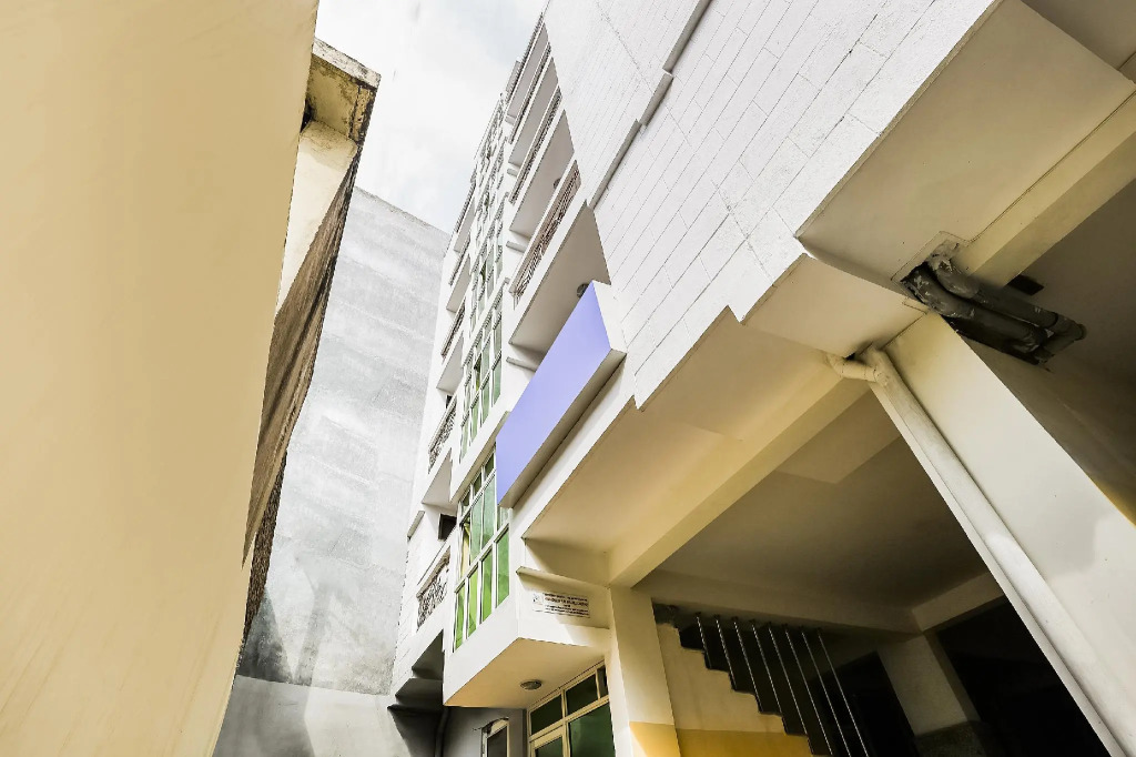 OYO 28126 Charanpahari Hotel