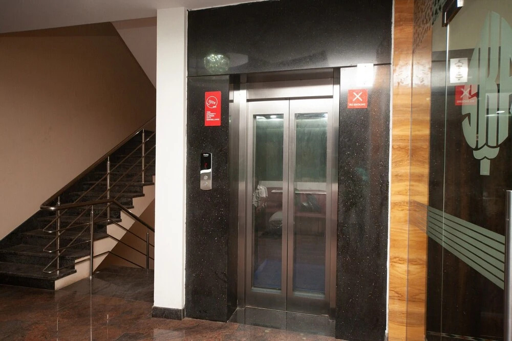 OYO 27032 Sri Kumaran Residency