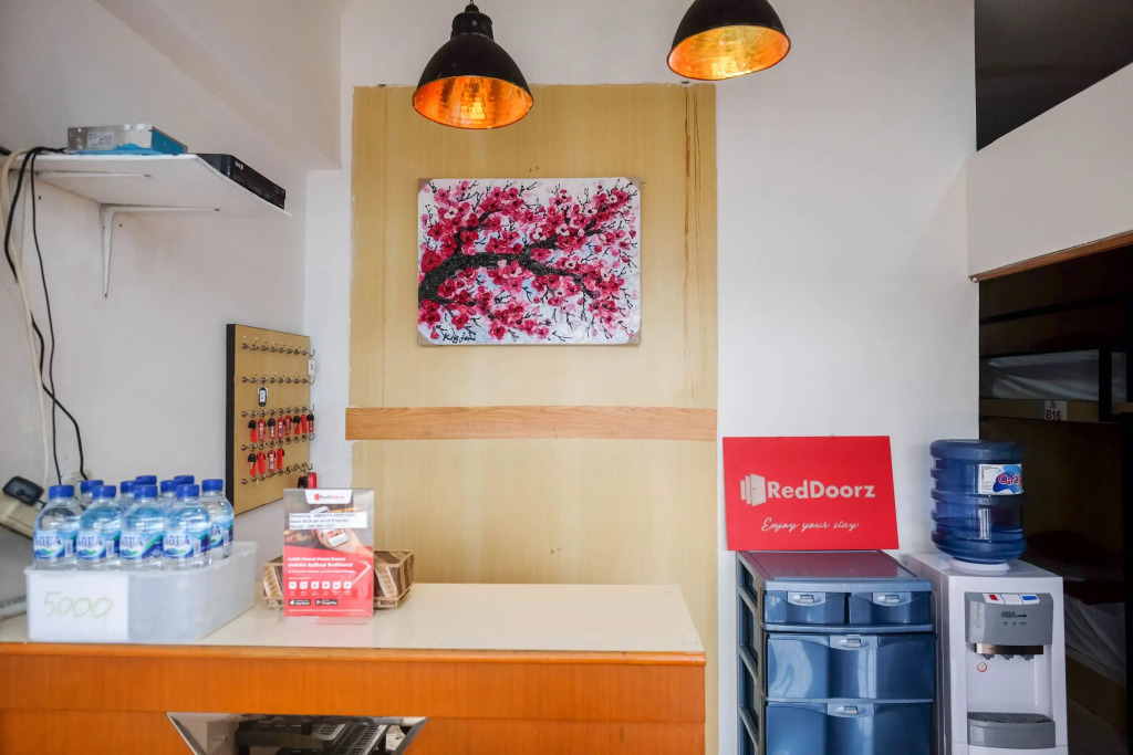 RedDoorz Hostel near Lawang Sewu Semarang