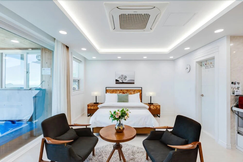 Geoje Mr. Jun Pool Villa