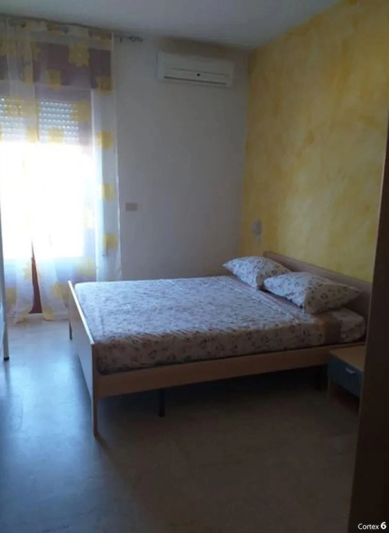 Room-quadruple Room for a Totally Relaxi