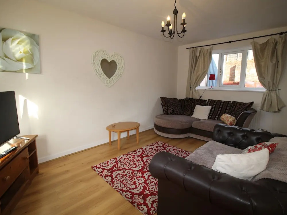 Tongwynlais Cottage by Cardiff Holiday Homes