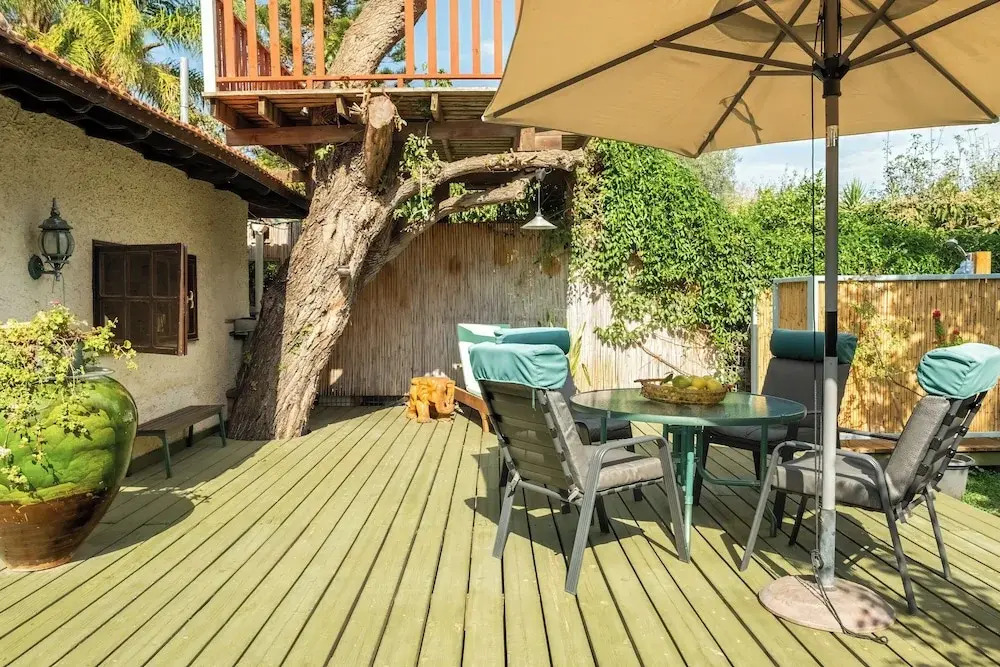 Relax in a Garden Oasis by Sea N Rent