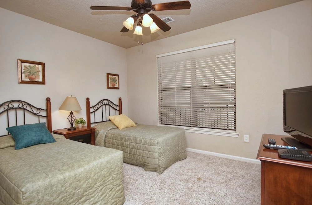 Bella Piazza - 4 Bedrooms Condo-4352BP