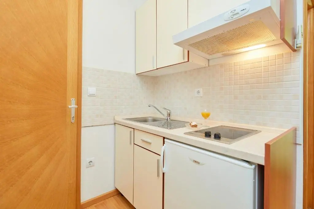 Apartments Zelic Tucepi
