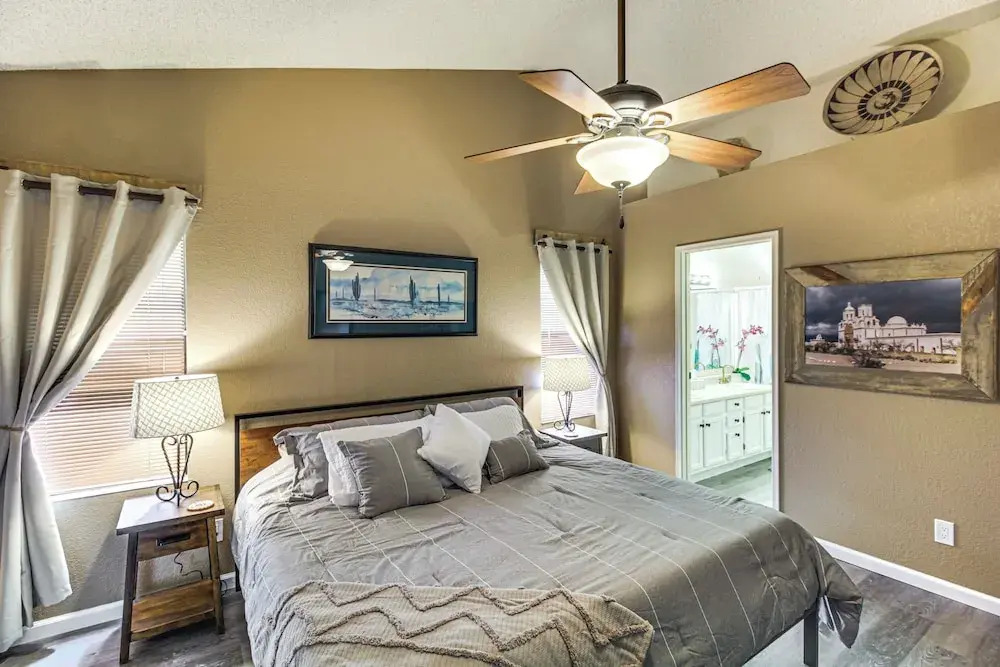 'coyote Casa' w/ Mtn Views in Tuscon Desert Oasis