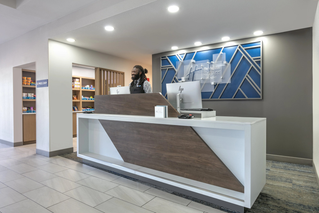 Holiday Inn Express Hotel & Suites Marshall by IHG