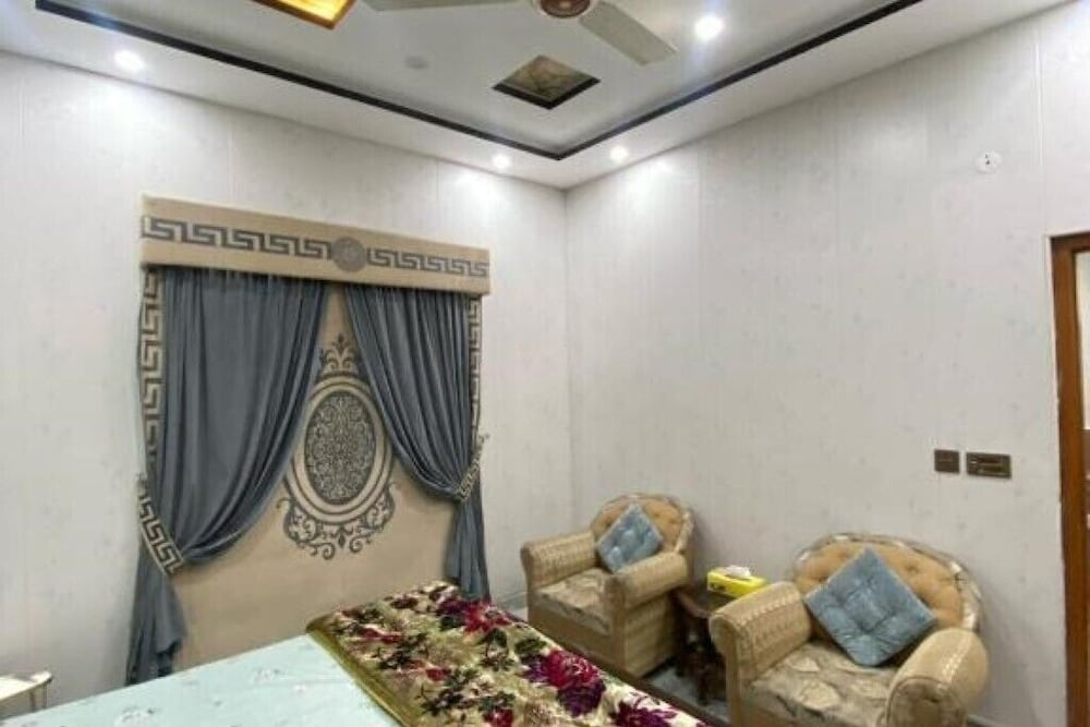 Gulistan Inn
