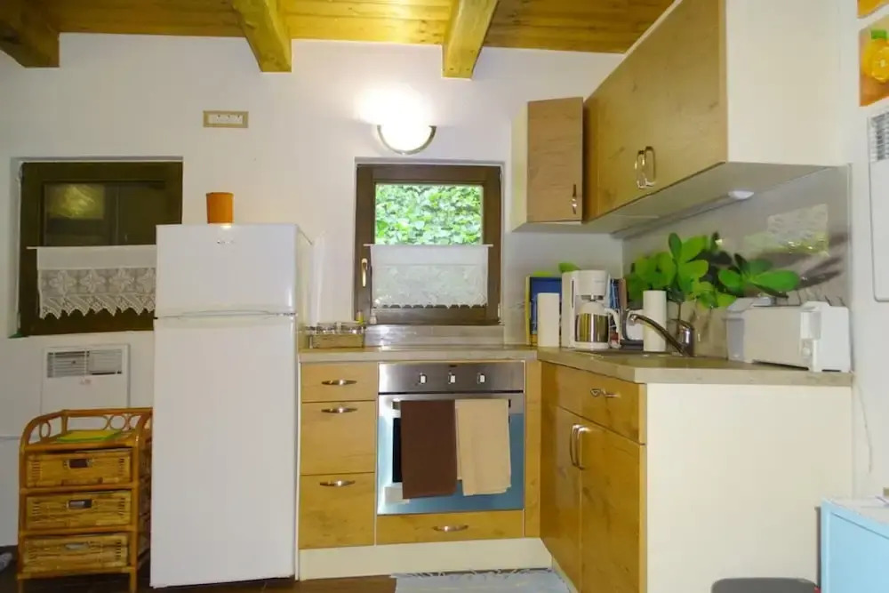 Ladybug House Nature Retreat w/ Jacuzzi - Happy Rentals