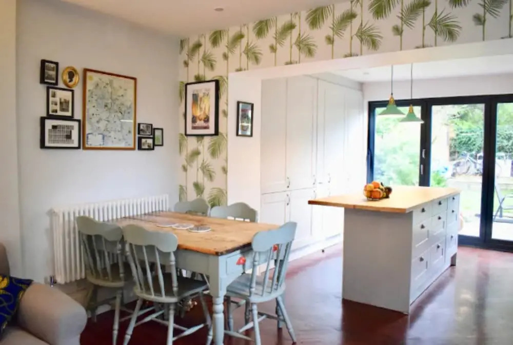 Stunning 2 Bedroom Flat in Vibrant Neighbourhood