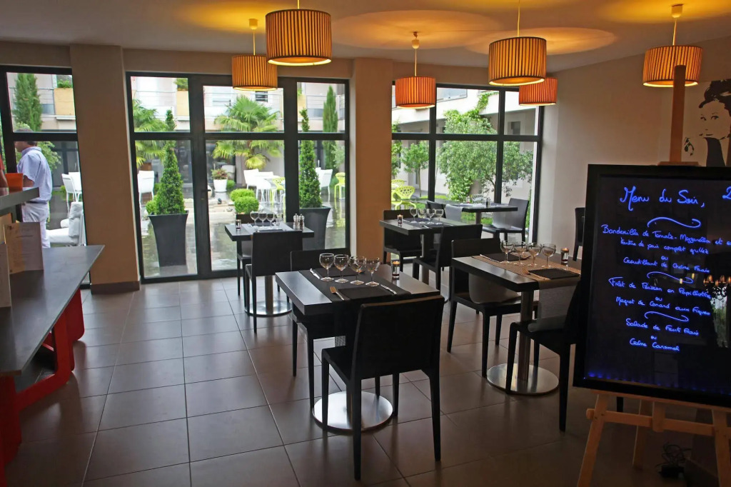 Patio De Violette