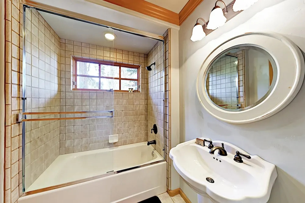 213 Vista Pines Circle Home 5 Bedrooms 4.5 Bathrooms Home