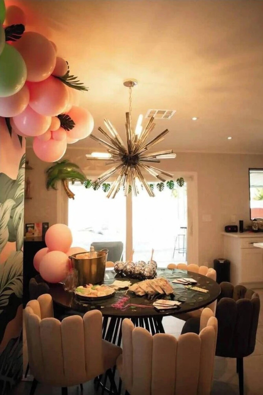 The Blush - With Pool Bars Neons, Palm Springs