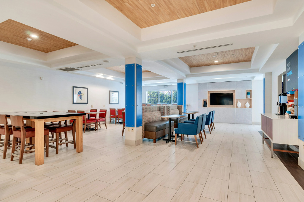 Holiday Inn Express Hotel & Suites Lake Elsinore by IHG