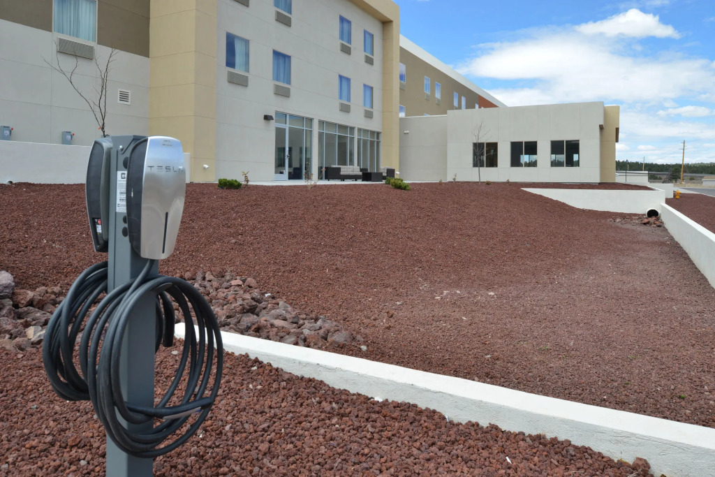 Holiday Inn Express & Suites Williams by IHG