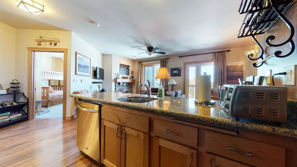 Juniper Springs Lodge 539 Deluxe Condo Great Complex Amenities near Ski-In Ski-Out by RedAwning