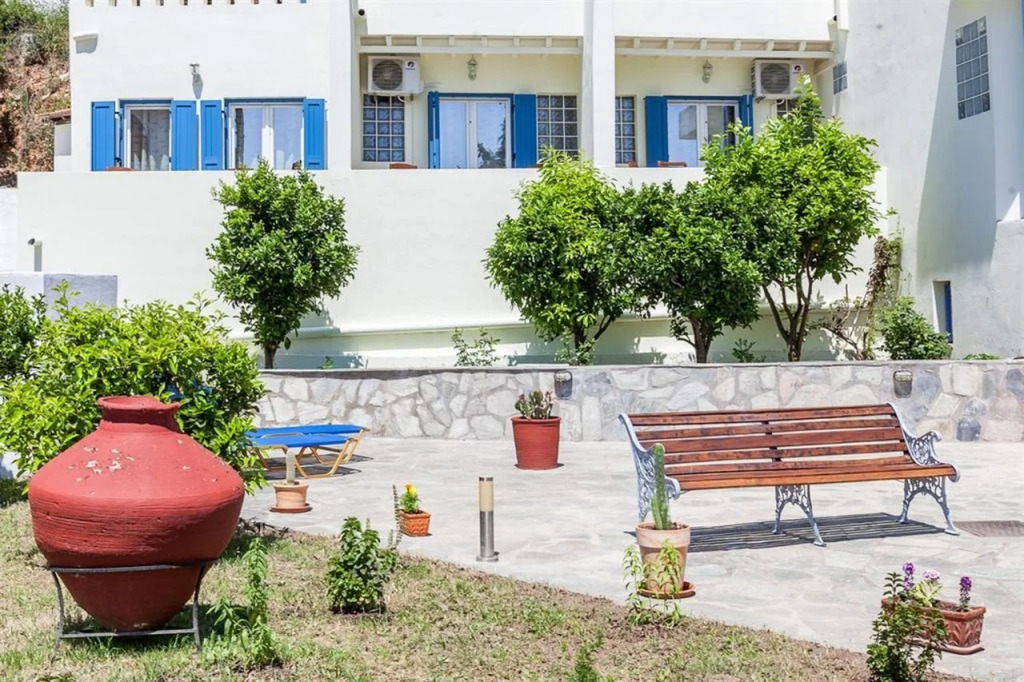 Stafylos Suites & Boutique hotel