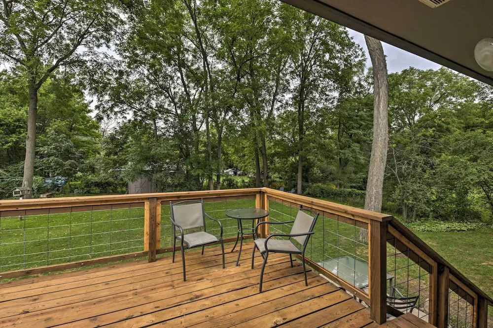 Lake Nagawicka Home - 2 Blocks to Boat Launch