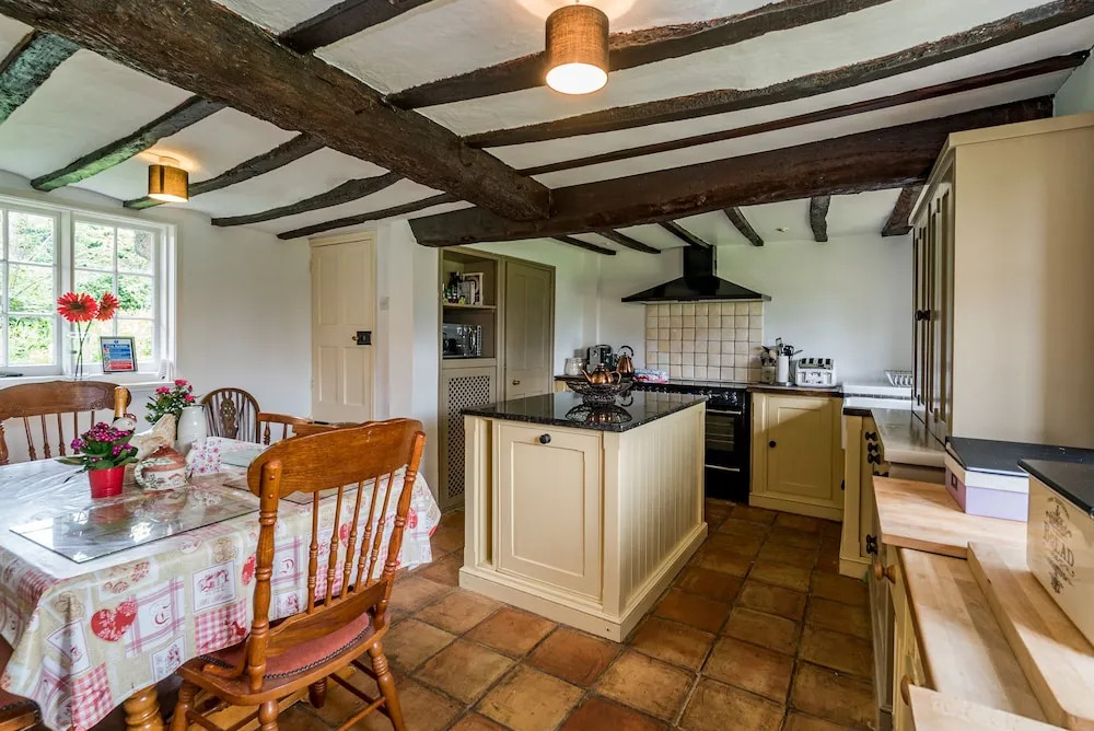 Yew Tree Cottage- Sleeps 12 Garden & Pet-Friendly
