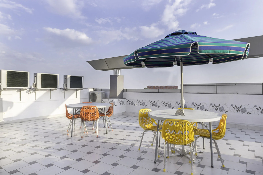 FabHotel Signature Inn