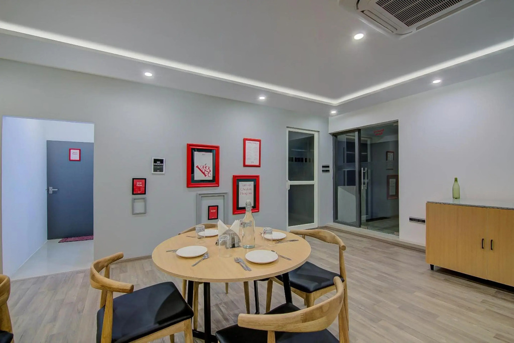 OYO Townhouse 040 Global Village Tech Park