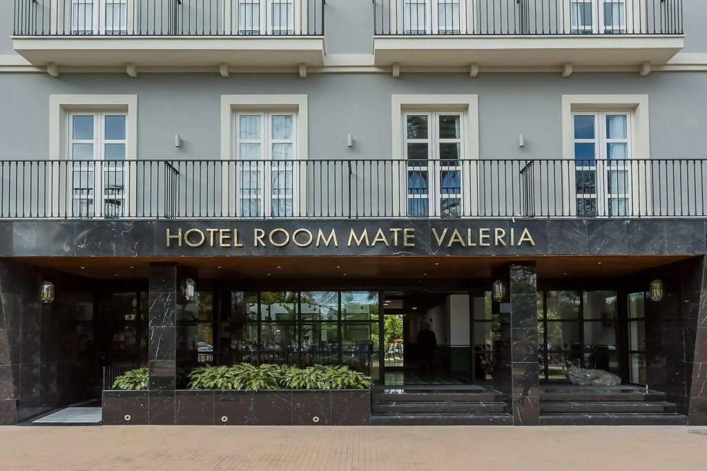Отель Room Mate Valeria