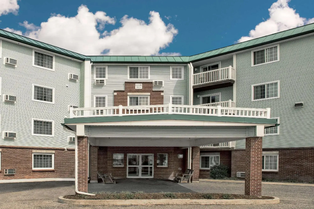 Baymont Inn & Suites Essex Burlington Area
