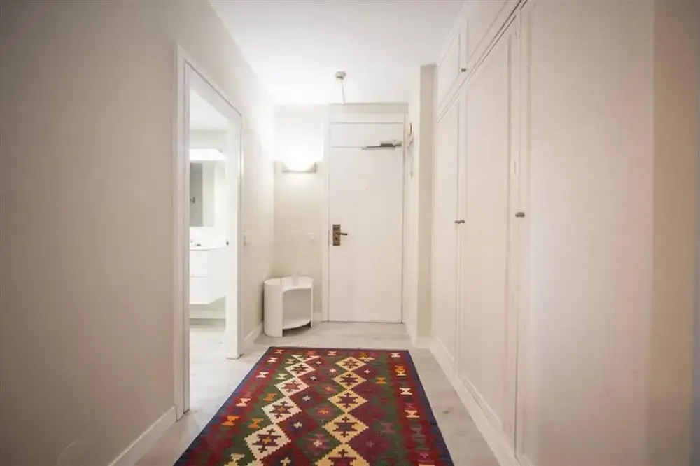 Colon 902 in Madrid With 1 Bedrooms and 1 Bathrooms