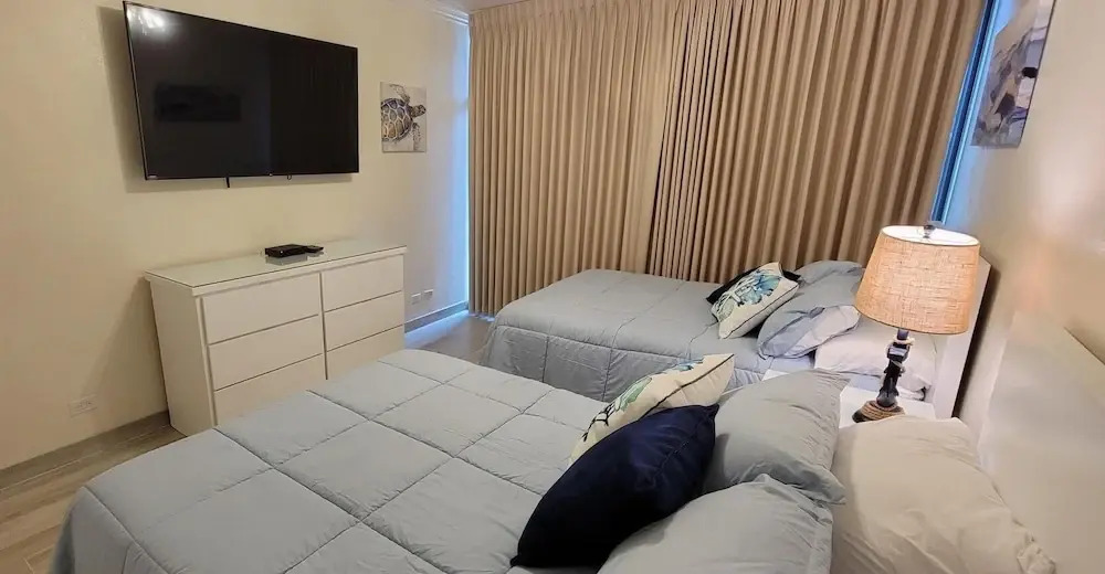 2 Level Beachfront Luxury 2 Bedroom Home by Redawning