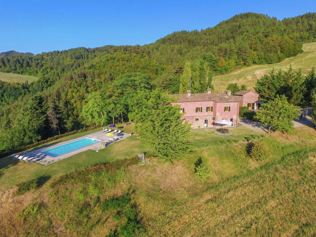 Villa with swimming pool and panoramic view of the Apennines