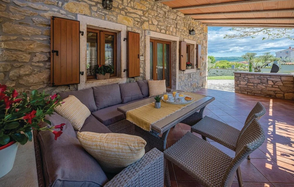 Nice Home In Nova Vas