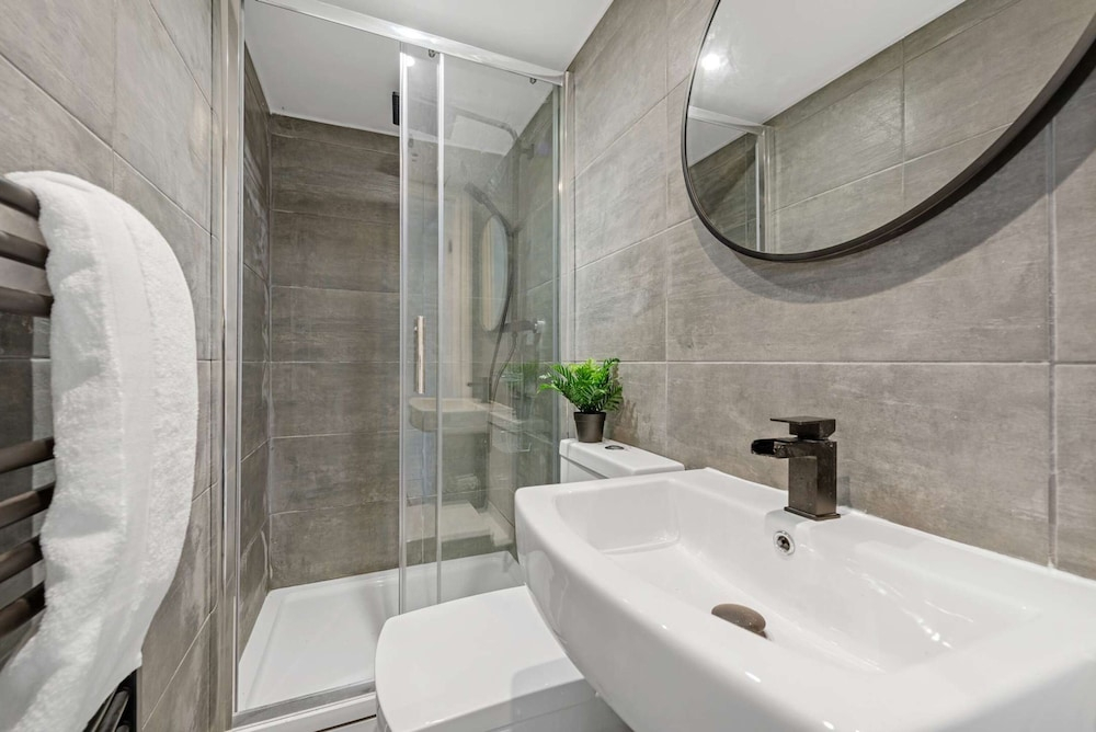 4 Bedrooms - 3 Bathrooms House