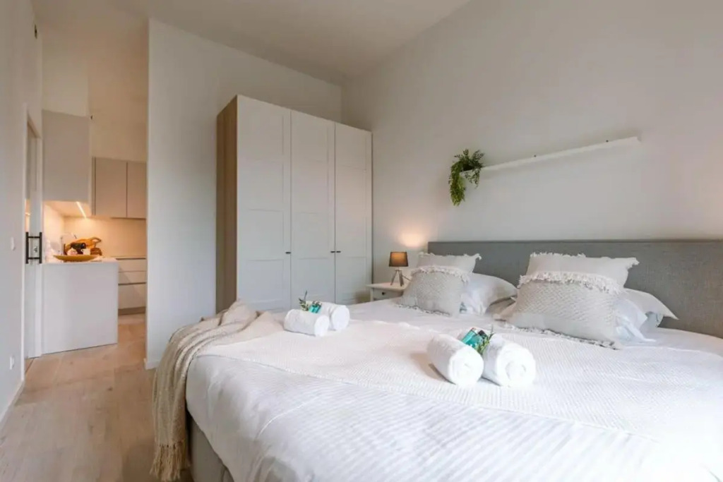 Top of the line apartment in a new upscale residence close to the sea and the beach
