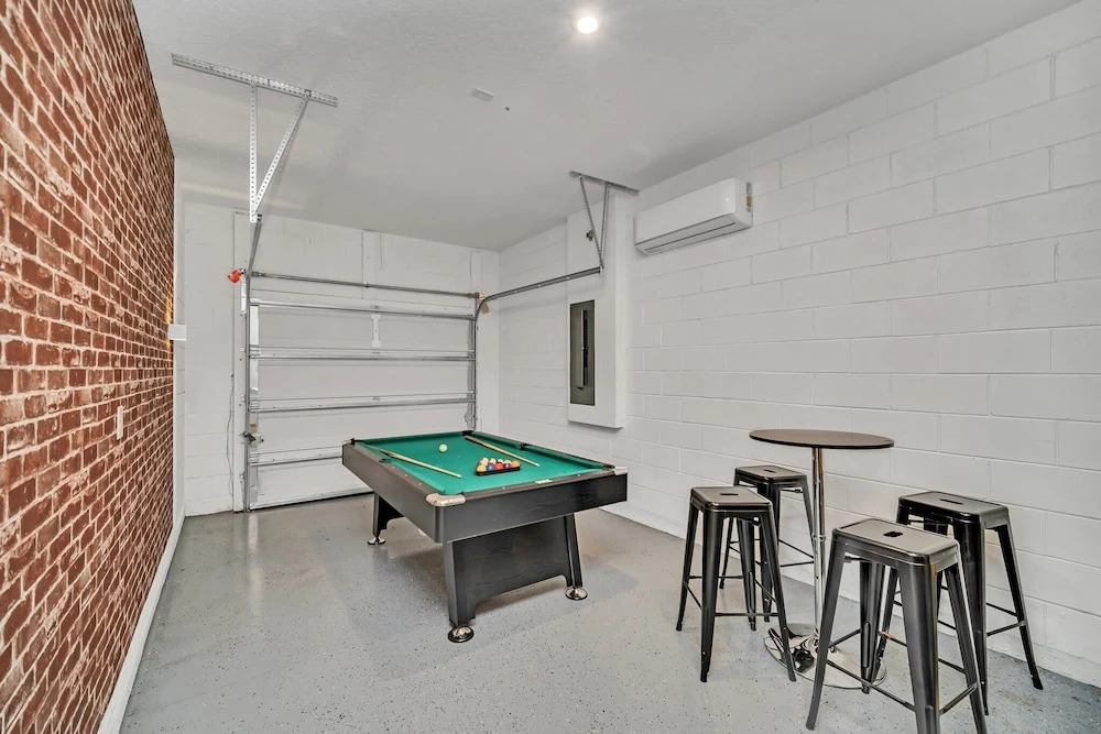 Modern Decor With Themed Rooms, With Retro Game Room and Huge Pool in Upscale Resort! #6s820