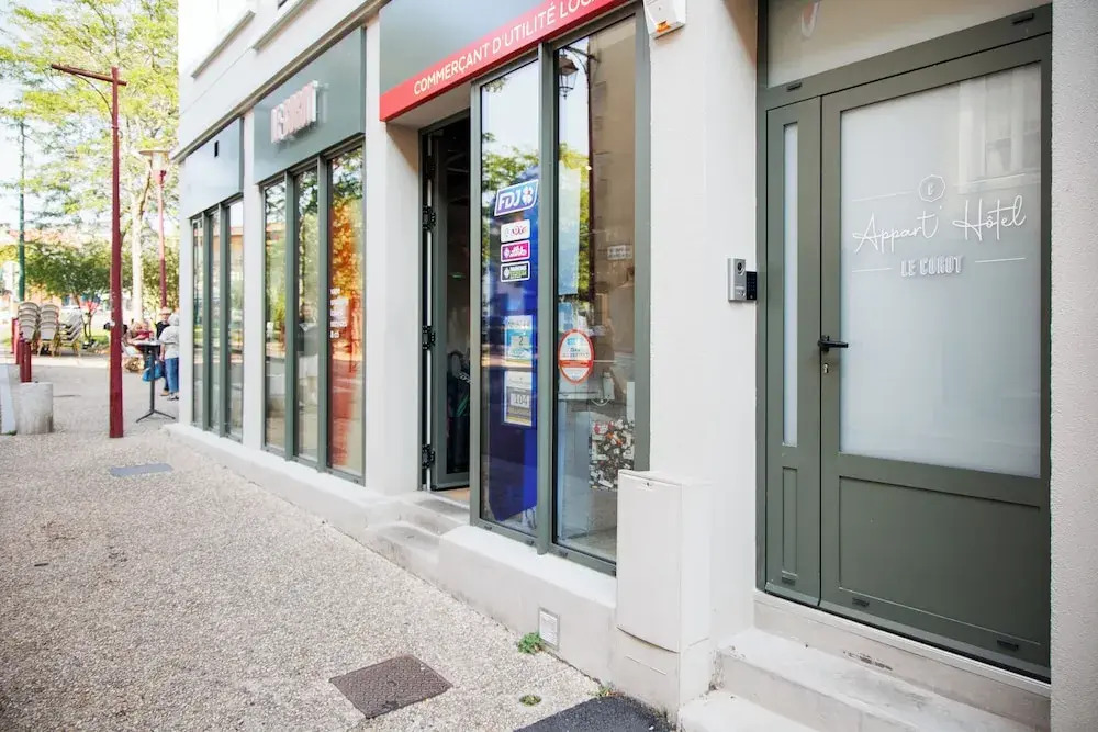Apparthôtel Le Corot - Accès Autonome - Saint-Junien Centre