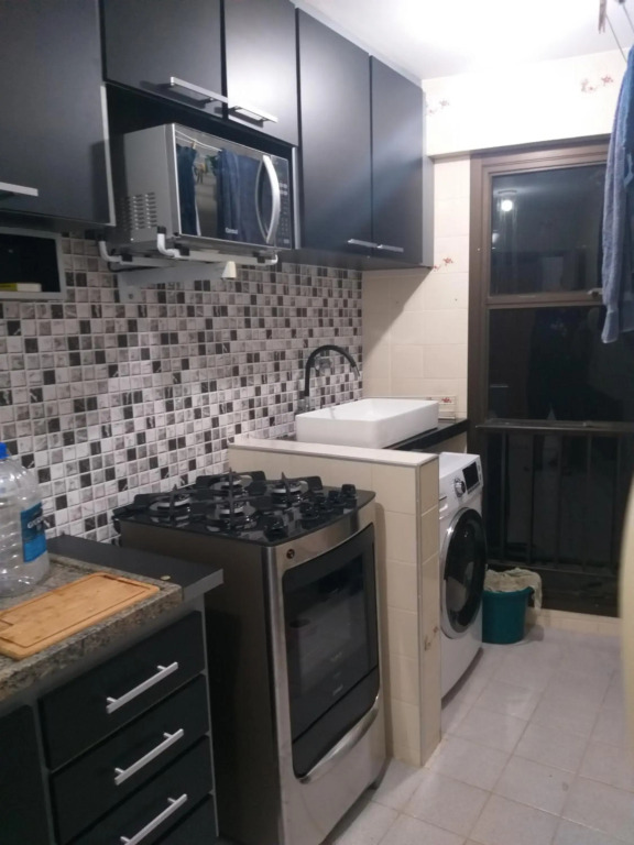 Apartamento na avenida da praia Martim de Sá com vista infinita pro mar em todos os cômodos.No 3o. quiosque próximo a prainha.Sinta-se na praia ouvindo o barulho das ondas e música dos quiosques.Com piscina adulto e infantil.
