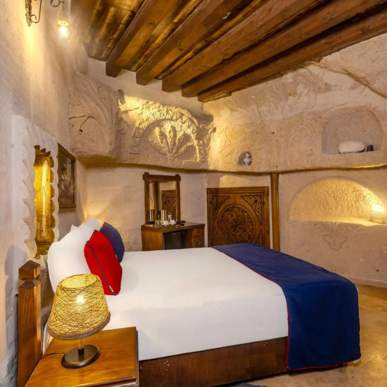 Elite Cave Suites