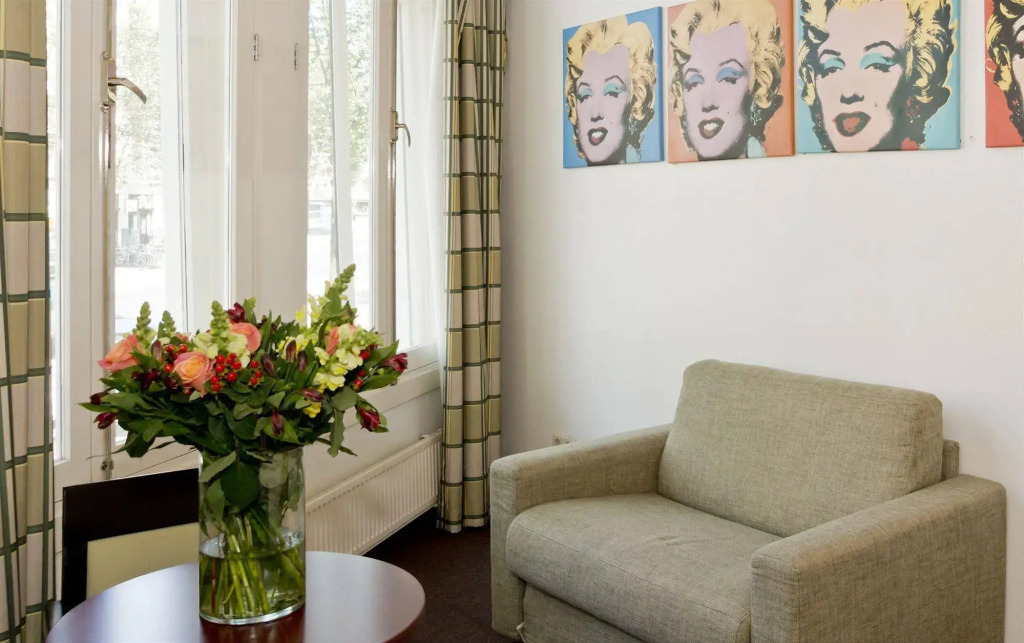 Avenue Hotel