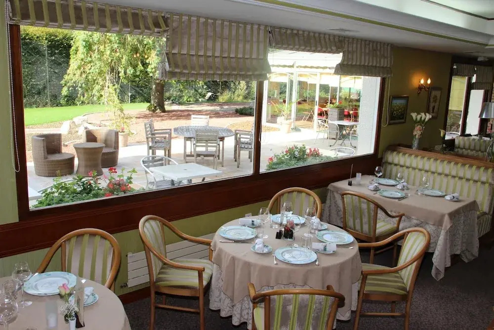 Logis Hôtel & Restaurant La Villa des Houx