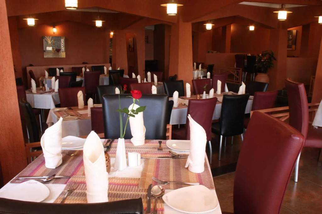 Crossroads Hotel