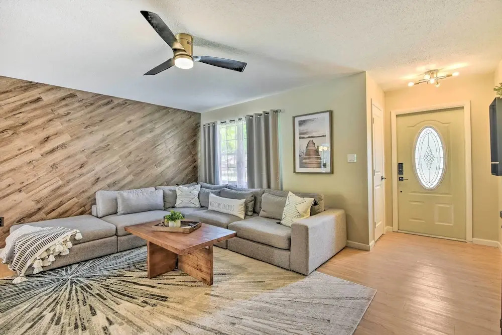 8 Mi to Beaches: Bradenton Home w/ Poolside Oasis!