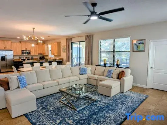 Spacious 6Bd/6Ba w/ Pool 10 mi from Disney!