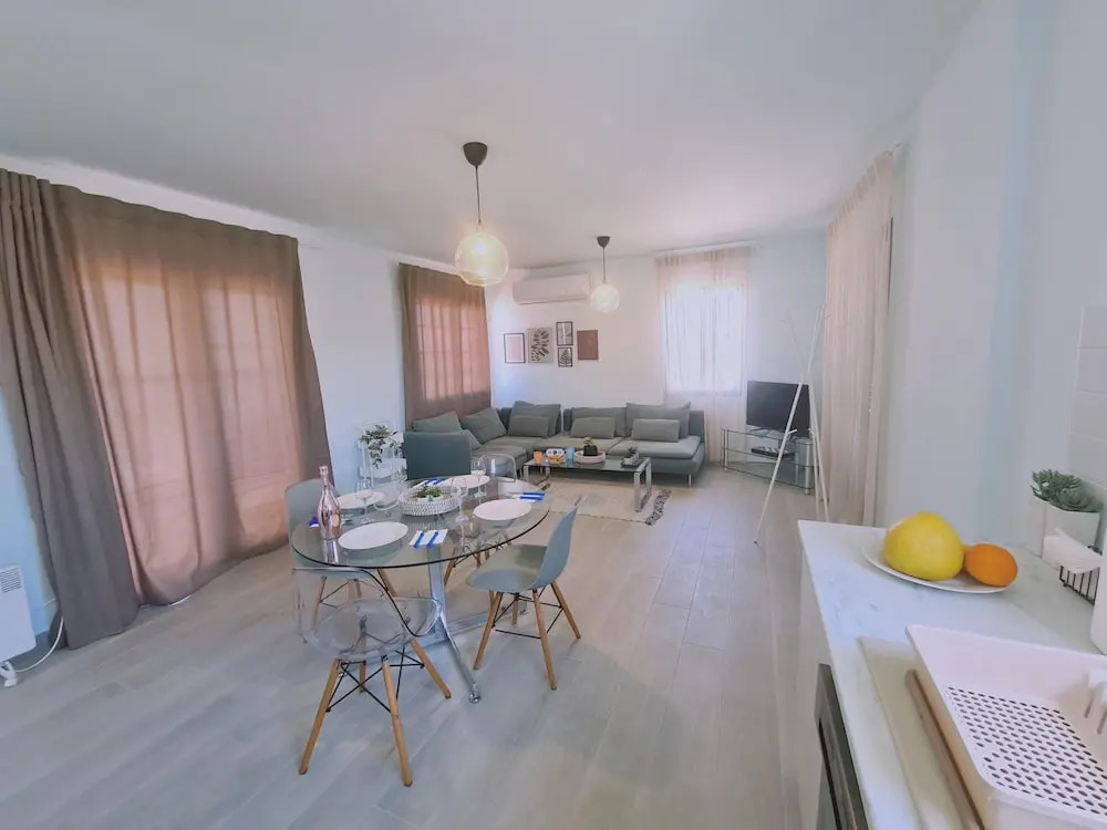 26 CLR - Stay Bellevue Apartment