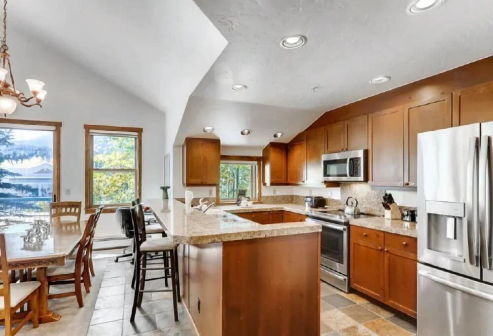 3 Bedroom Mountain Vacation Rental on Historic Downtown Main Street Within Walking Distance to Peak 9 Gondola